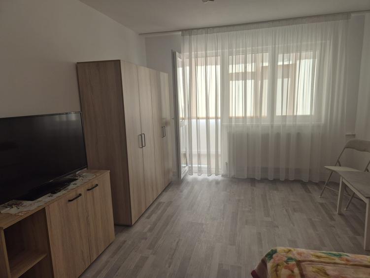 Garsonieră decomandată în Central