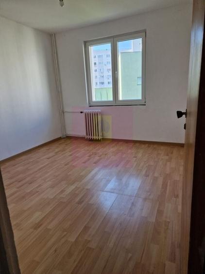 Apartament cu 3 camere decomandat în Vitan