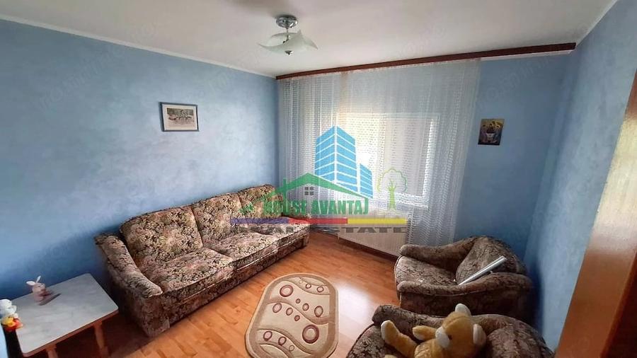 Apartament cu 3 camere decomandat în Gară