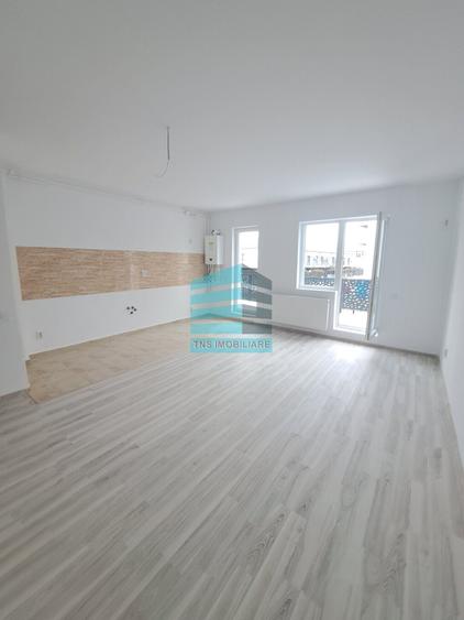 Apartament cu 4 camere decomandat în Titan