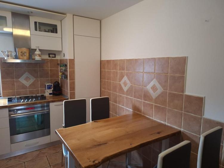 Apartament cu 4 camere, mobilat în Târgu Cucu