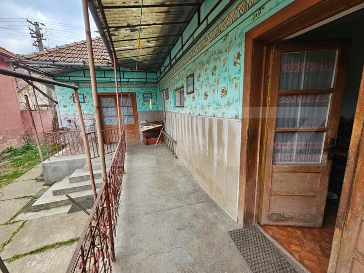 Casă individuală cu 4 camere cu Canalizare în Cugir