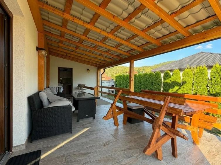 Casă cu 4 camere cu Teren 1000 Mp în Primăverii