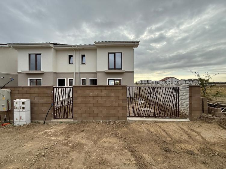 Casă cu 4 camere în Moșnița Nouă