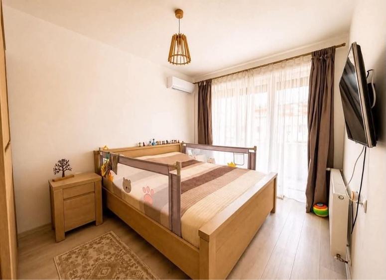 Apartament cu 3 camere decomandat în Tractorul