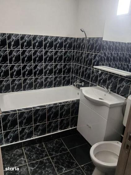 Apartament cu 3 camere semidecomandat în Săsar