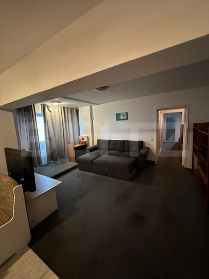 Apartament cu 4 camere decomandat, mobilat în Micro 15