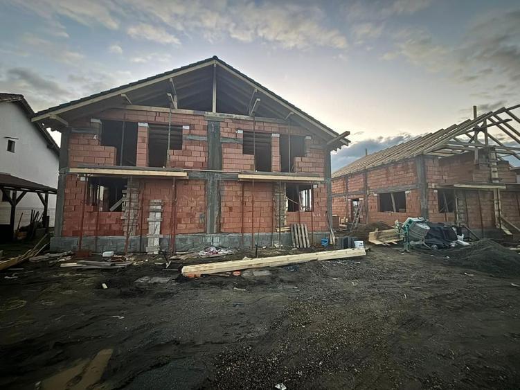 Casă cu 4 camere cu Teren 325 Mp în Sângeorgiu de Mureș
