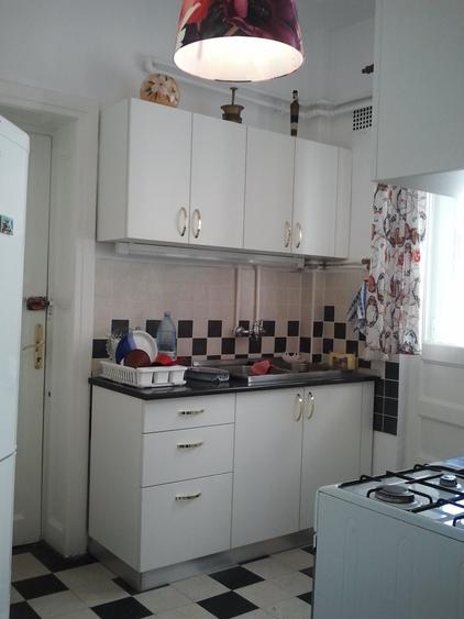 Penthouse cu 4 camere semidecomandat în P-ța Victoriei