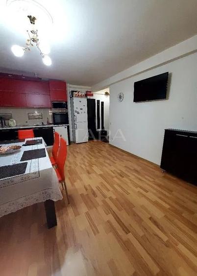 Apartament cu 3 camere semidecomandat, mobilat în Florești