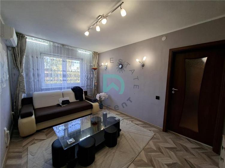 Apartament cu 3 camere semidecomandat în Florilor