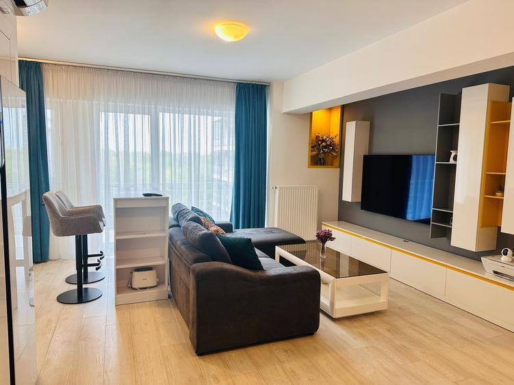 Apartament cu 3 camere semidecomandat, mobilat în Străulești