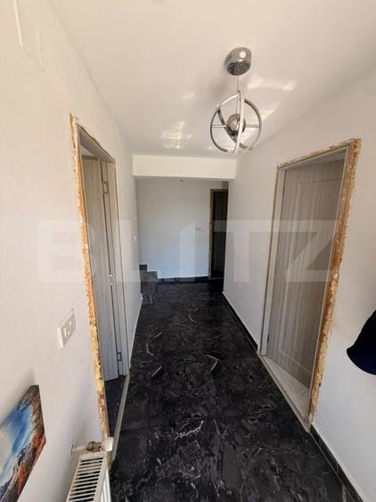 Casă individuală cu 5 camere cu Teren 3600 Mp în Periferie