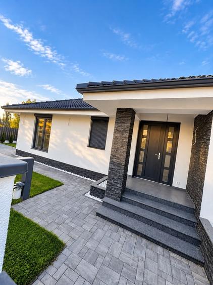 Casă individuală cu 3 camere cu Garaj în Central