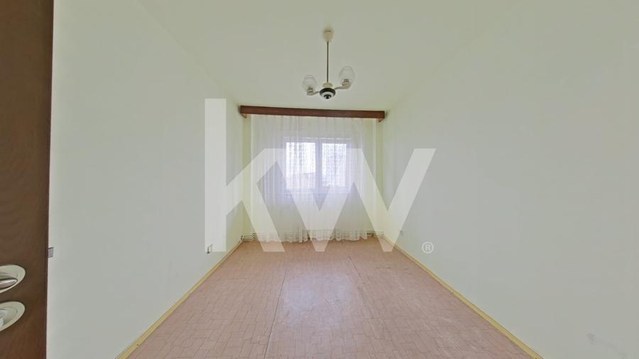 Apartament cu 3 camere decomandat în Calea București