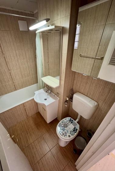 Apartament cu 3 camere decomandat în Tineretului