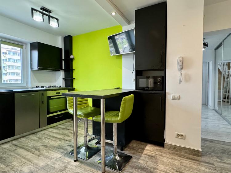 Apartament cu 3 camere semidecomandat în Ștefan cel Mare