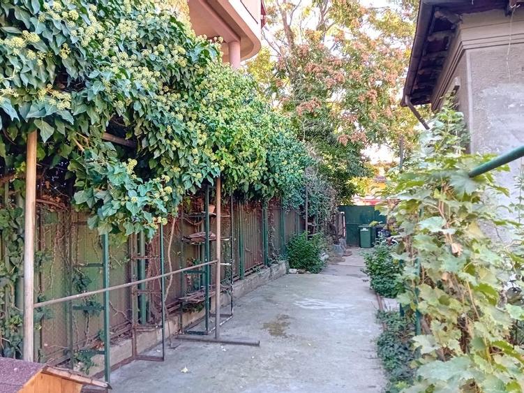 Casă individuală cu 4 camere cu Canalizare în 1 Mai