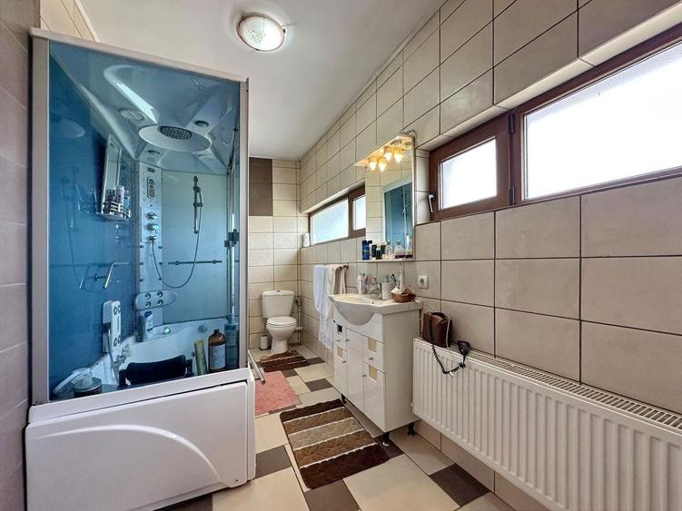Casă individuală cu 5 camere cu Canalizare în Hălchiu