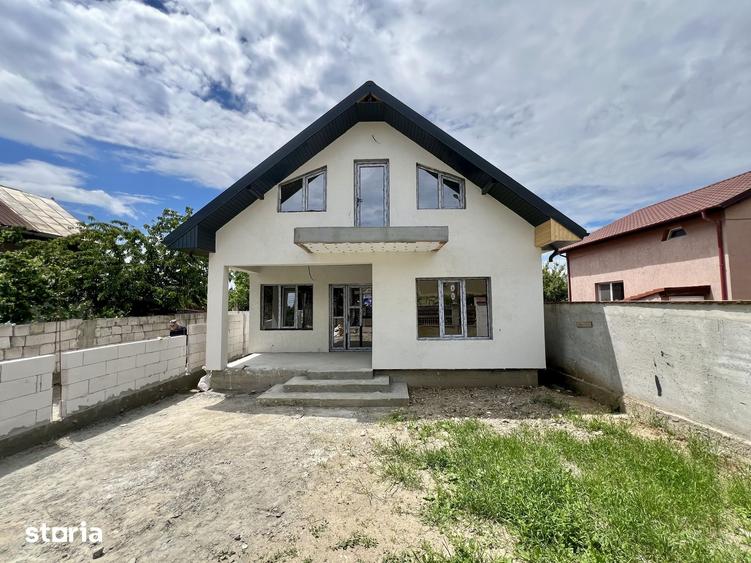 Casă cu 5 camere cu Canalizare în Lumina