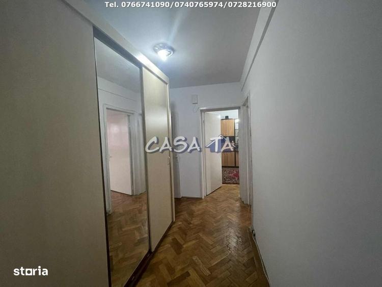 Apartament cu 4 camere decomandat în Central