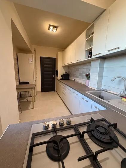 Apartament cu 3 camere decomandat, mobilat în Energia