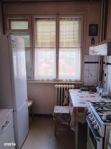 Apartament cu 3 camere semidecomandat în Andrei Mureșanu