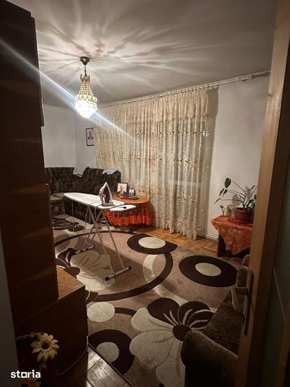 Apartament cu 4 camere decomandat în Central