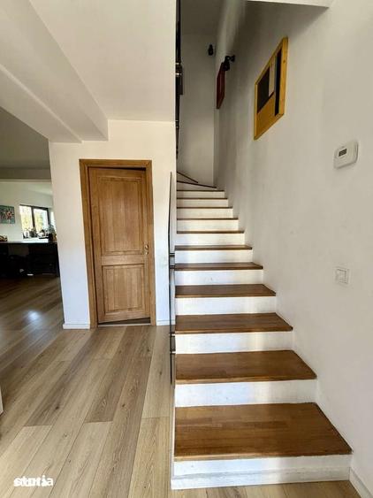 Casă cu 5 camere cu Teren 225 Mp în Florești