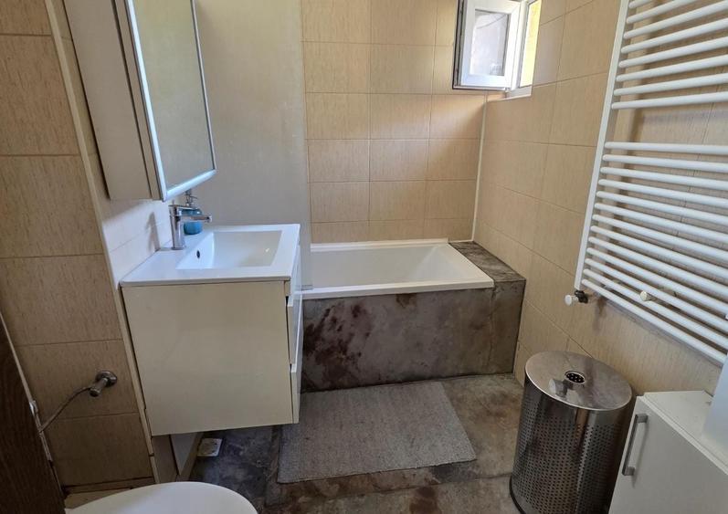 Apartament cu 3 camere semidecomandat, mobilat în Colentina