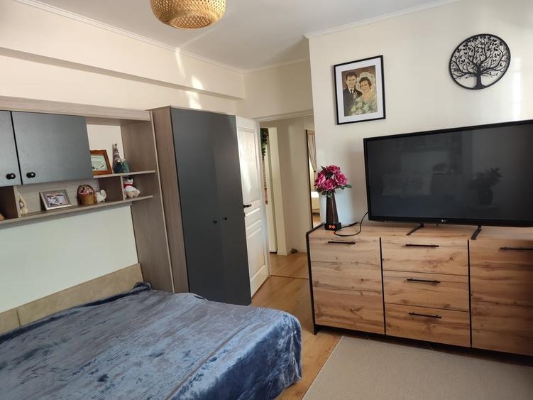 Apartament cu 3 camere semidecomandat în 1 Decembrie 1918