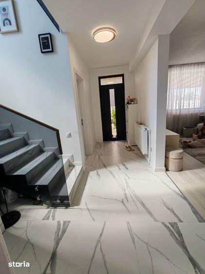 Casă cu 5 camere decomandat cu Teren 300 Mp în Brănești