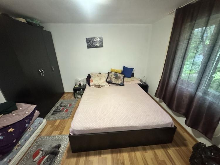 Casa de vanzare - curte 3300mp - 2