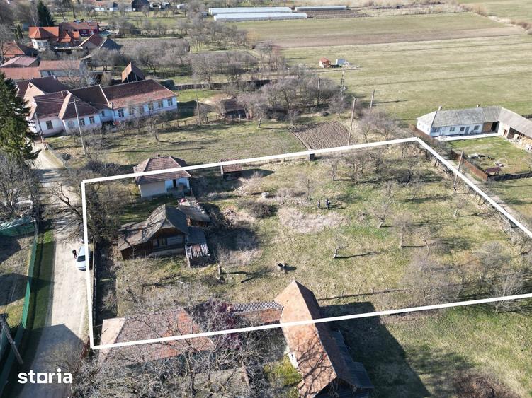 Casă cu 2 camere cu Teren 1605 Mp în Boroșneu Mare