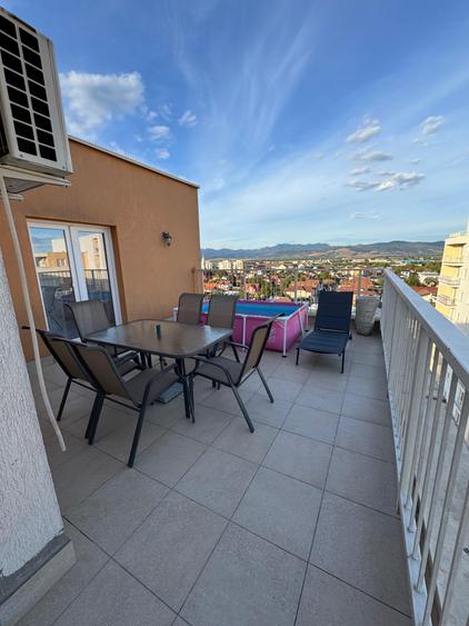 Penthouse cu 2 camere decomandat în Pietroasa