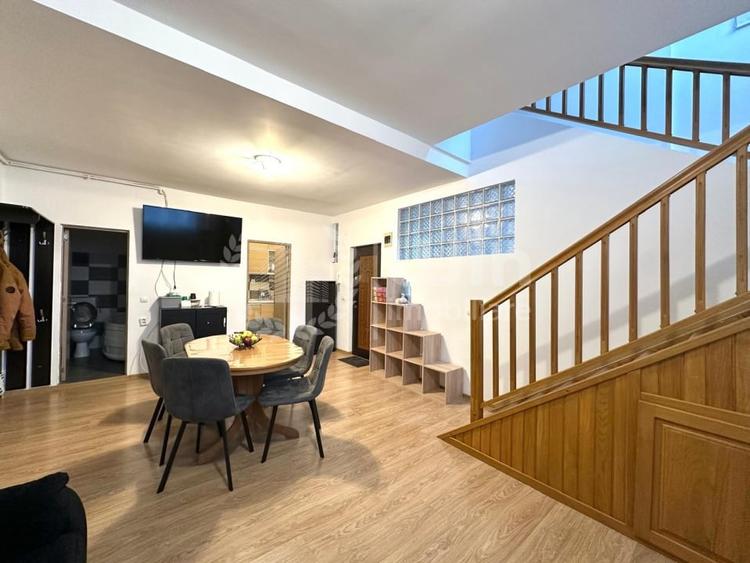 Apartament cu 3 camere decomandat, mobilat în Central