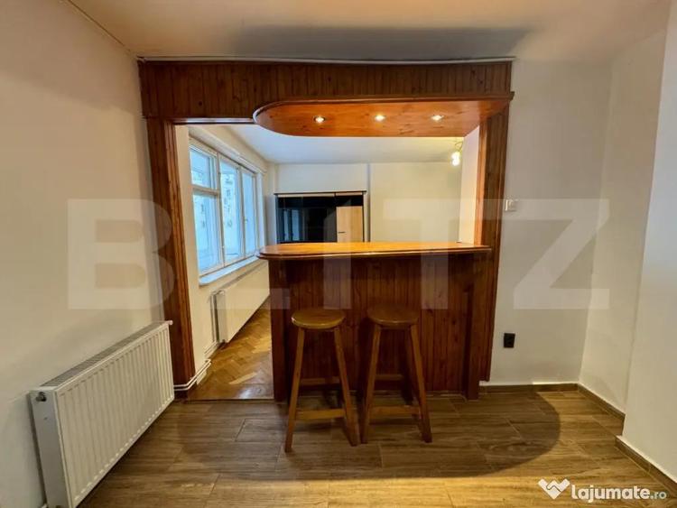 Apartament cu 3 camere decomandat în Semicentral