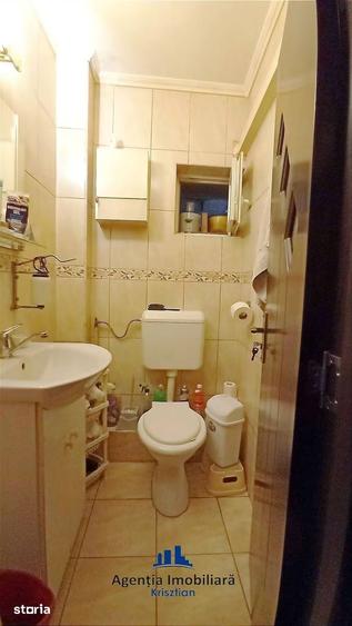 Apartament cu 3 camere semidecomandat în Burdea