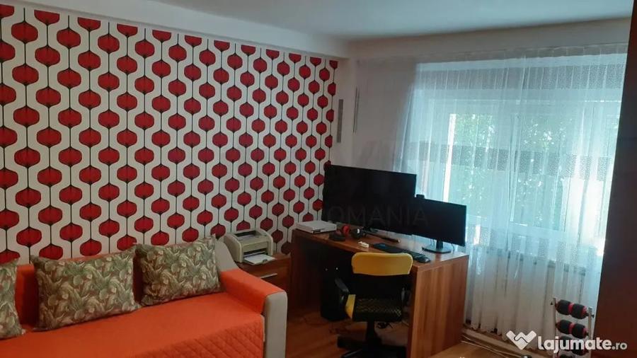 Apartament cu 3 camere decomandat în Nerva Traian
