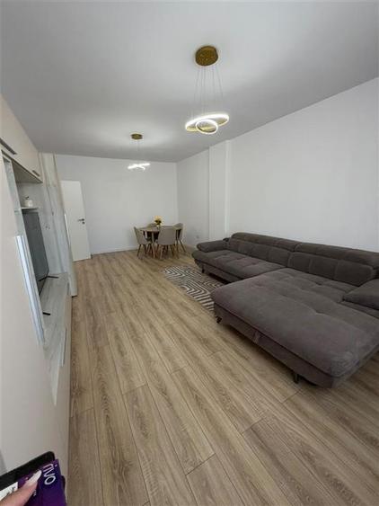 Apartament cu 2 camere decomandat, mobilat în Tractorul