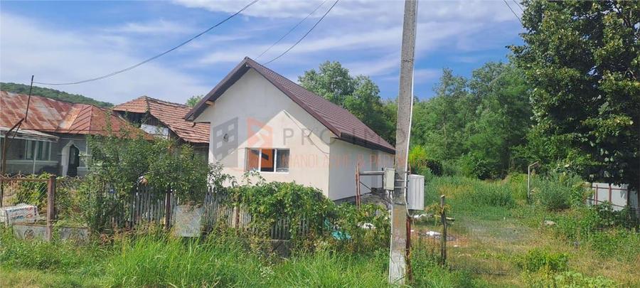 Casă individuală cu 4 camere cu Teren 528 Mp în Tisău