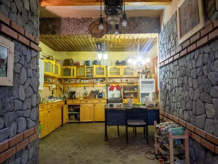 Casă cu 4 camere cu Teren 300 Mp în Moroeni