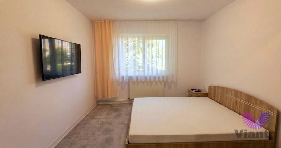 Apartament cu 3 camere decomandat, mobilat în Central