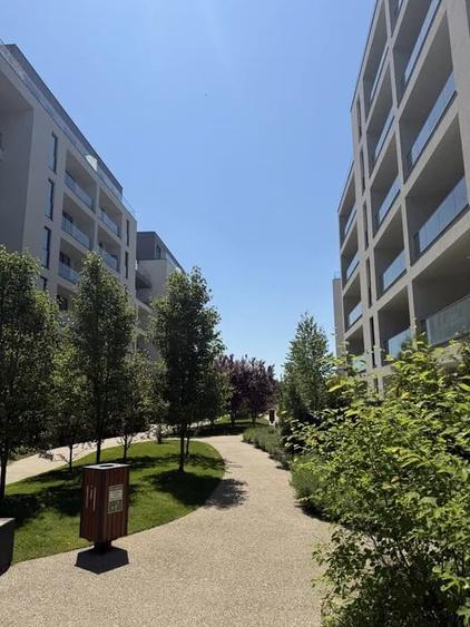 Apartament cu 3 camere semidecomandat în Băneasa