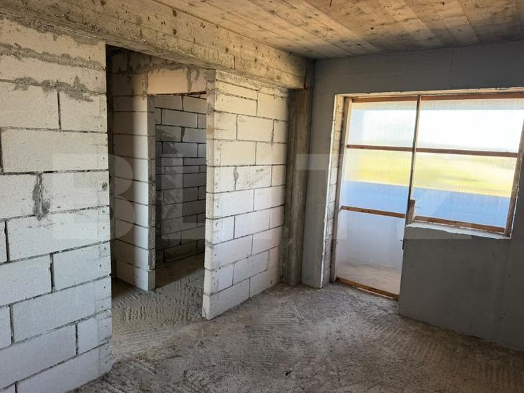 Casă individuală cu 20 camere cu Teren 2000 Mp în Periferie