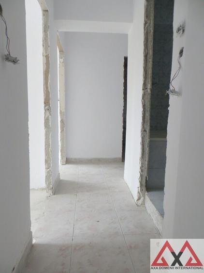 Apartament cu 4 camere decomandat în Iancului
