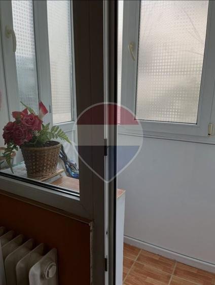 Apartament cu 2 camere decomandat în Arcul de Triumf