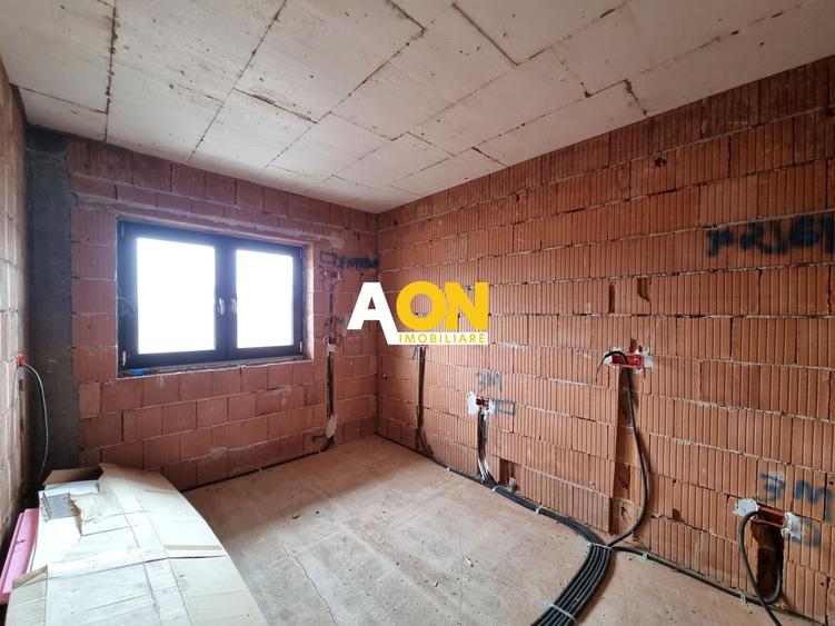 Duplex cu 4 camere cu Canalizare în Micești