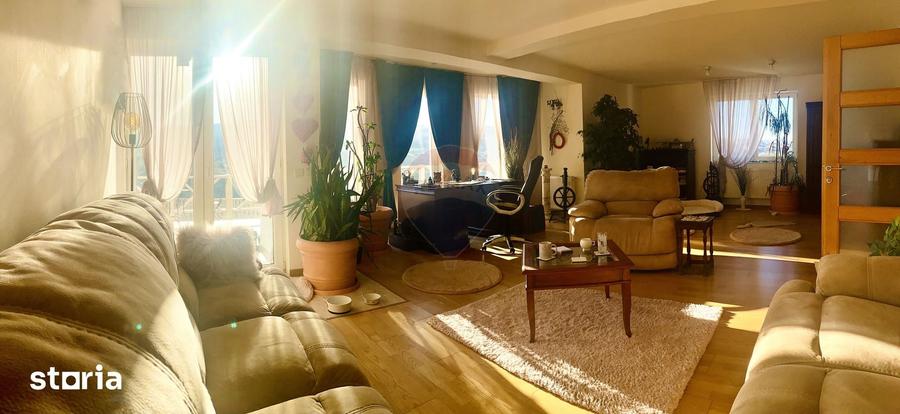 Casă cu 7 camere decomandat cu Teren 470 Mp în Borhanci