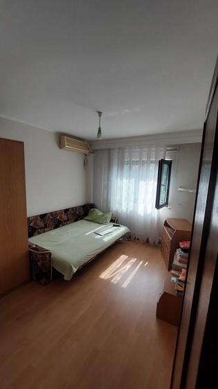 Apartament cu 3 camere decomandat în Sud
